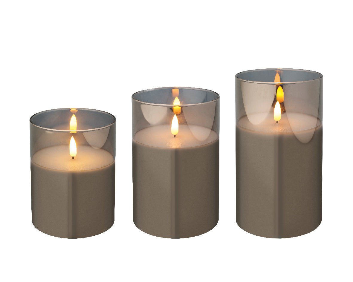 3er-Set LED Kerzen im Glas, in der Farbe rauchgrau und in unterschiedlichen Höhen mit 10 cm, 13 cm und 17,5 cm