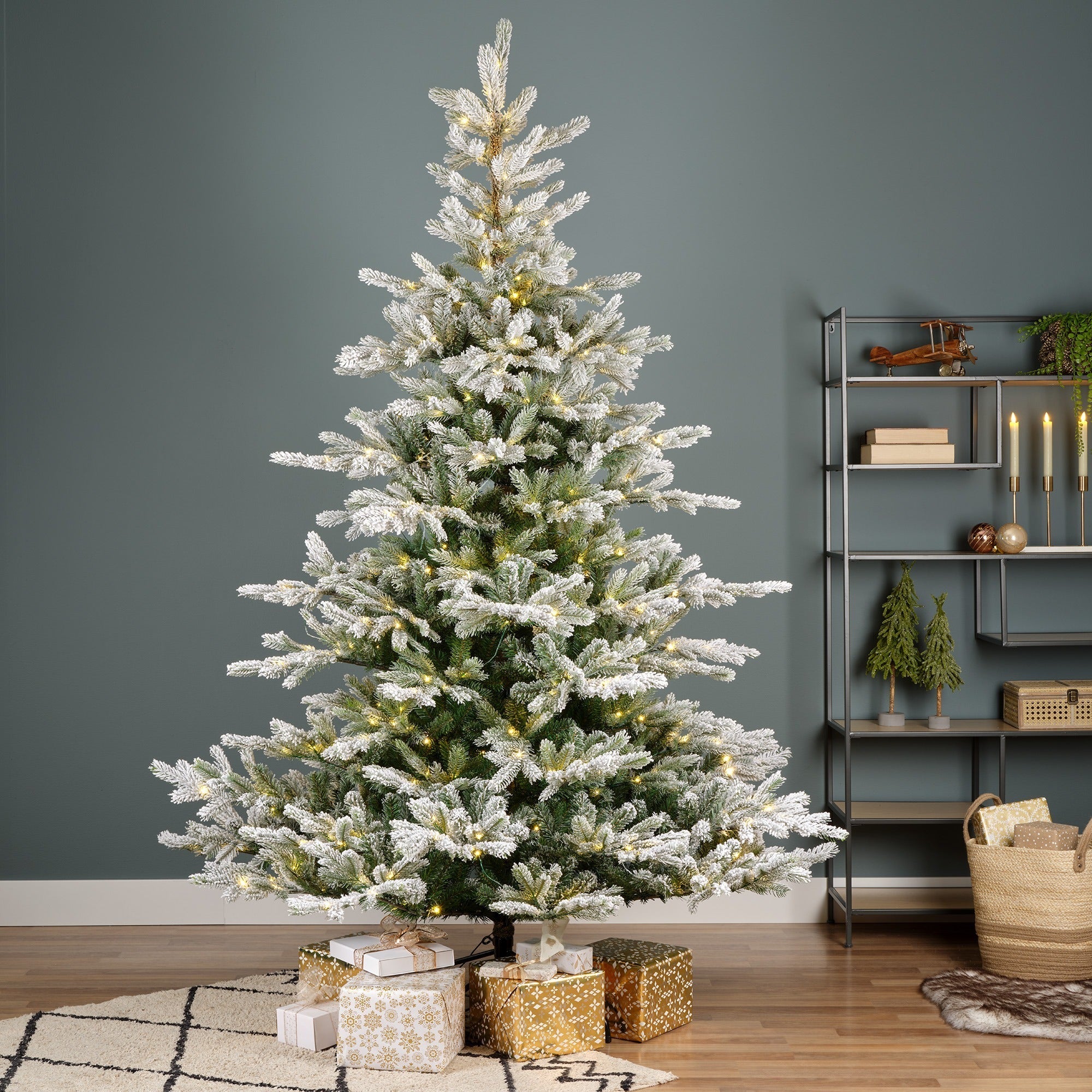 [KI] Premium Tanne "Grandis Fir" verschneit mit warmweißer Beleuchtung – 240 cm - Amiras Zauber